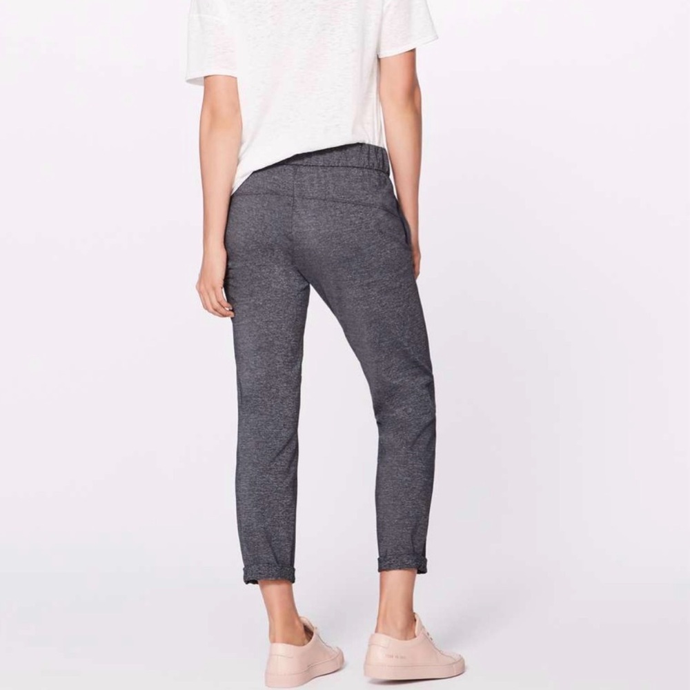 Lululemon On The Fly Pant 28" Womens Size 2 Casual Pull On Heathered Grey Black - Picture 2 of 12